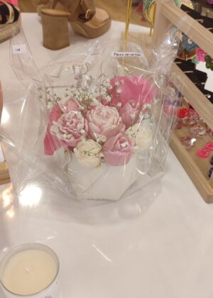 Bouquet de fleurs en bougies parfumées cadeau de fête des mères