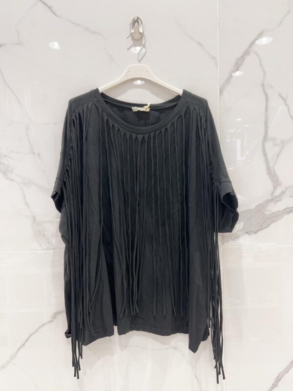 Tee-shirt grande taille franges couleur noir petites manches Matière 95% coton et 5 % élastane Taille unique grande taille  largeur bas 77cm