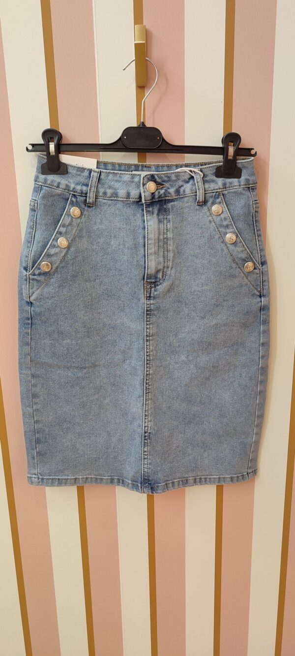 Jupe en jeans courte boutons et poches