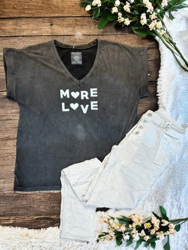 Tee-shirt April Vintage col V gros délavé more love pailleté blanc – Image 2