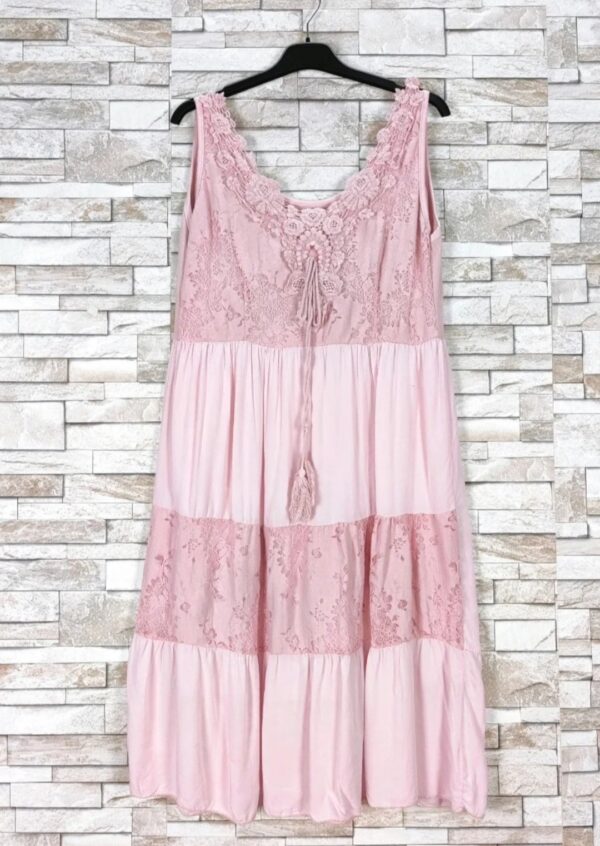 Robe bretelles rose baby dentelle avec doublure – Image 2