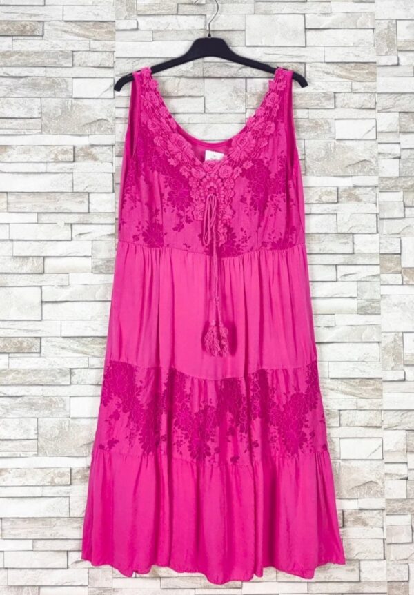 Robe bretelles fushia dentelle avec doublure