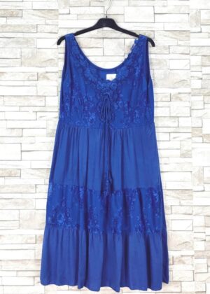 Robe bretelles bleu dentelle avec doublure