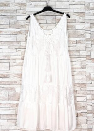 Robe bretelles blanc dentelle avec doublure