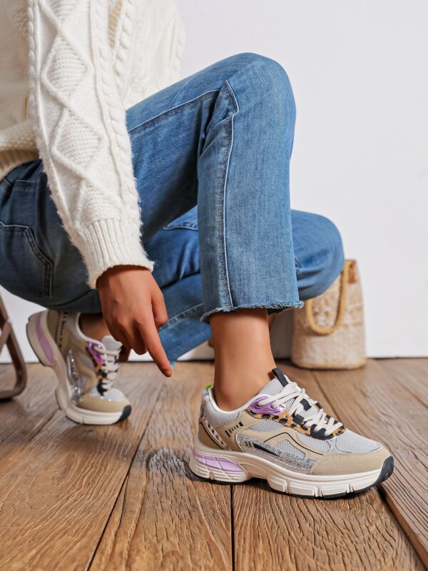 Baskets imprimé animal beige et mauve – Image 2