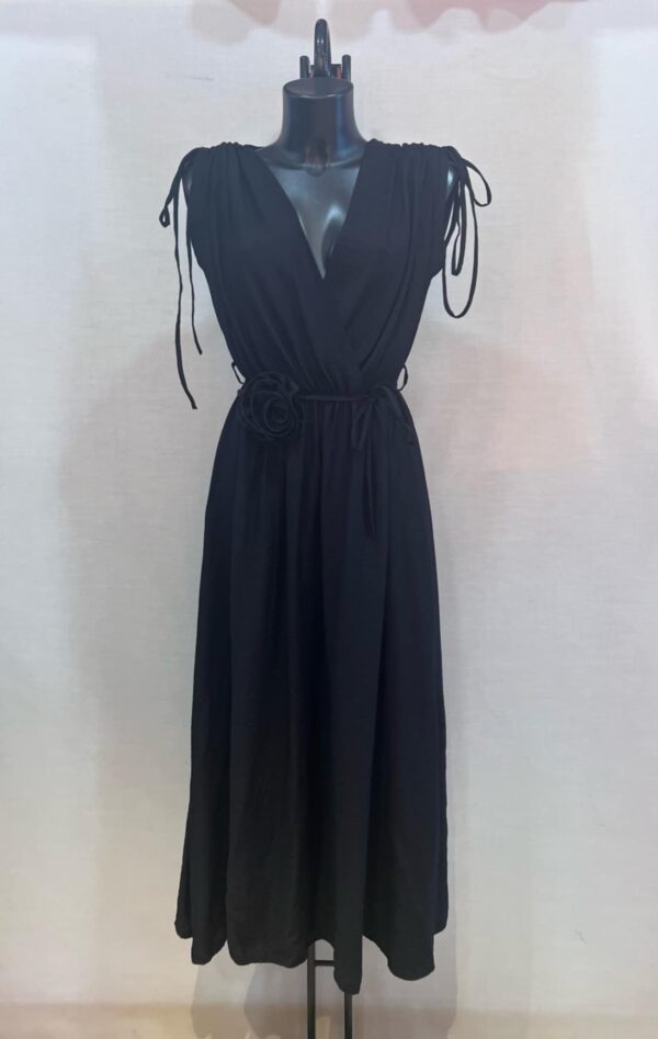 Robe grande taille longue avec ceinture fleur noir