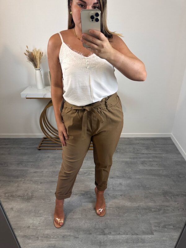 Pantalon grande taille carotte beige foncé stretch