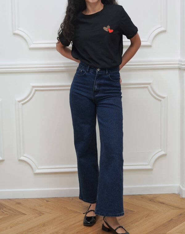 Tee-shirt coeur rouge et léopard noir – Image 6