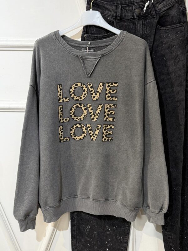 Sweat April Vintage love leopard couleur noir délavé