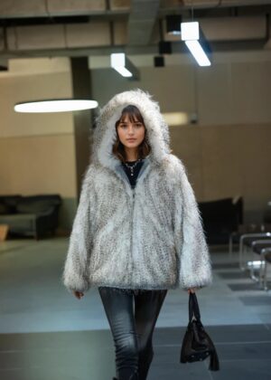 Manteau April Vintage longs poils écru oversize