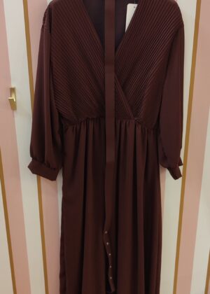 Robe grande taille longue plissée marron avec ceinture