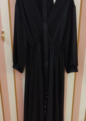 Robe grande taille longue plissée noire avec ceinture