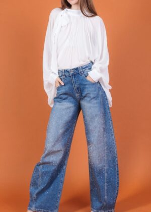 Pantalon jean coupe barrel avec strass resto et verso