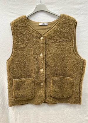 Gilet sans manche moumoute poches et boutons kaki