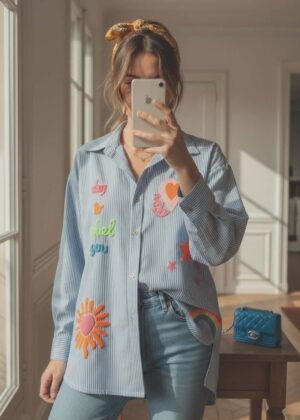 Chemisier April Vintage rayures bleu et blanc logos fluos