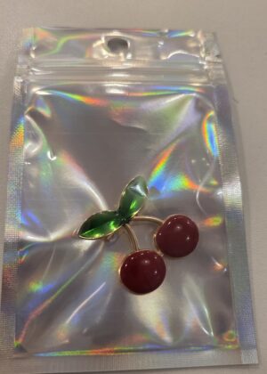 Broche dorée cerise