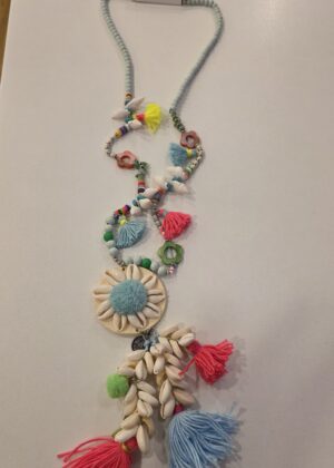 Sautoir fluo perles et coquillages