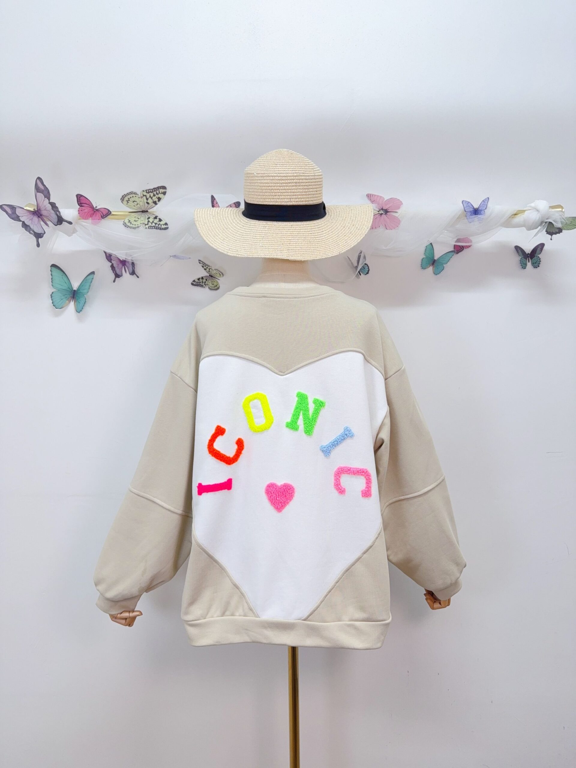 Sweat beige iconic coeur dans le dos