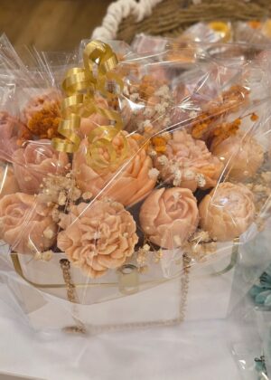 Bouquet de fleurs parfumées en bougies idée cadeau de fête des mères