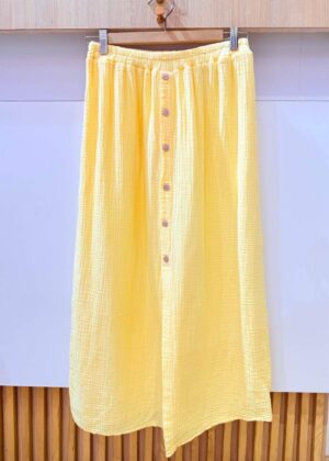 Jupe en gaze de coton jaune avec les boutons devant grande taille