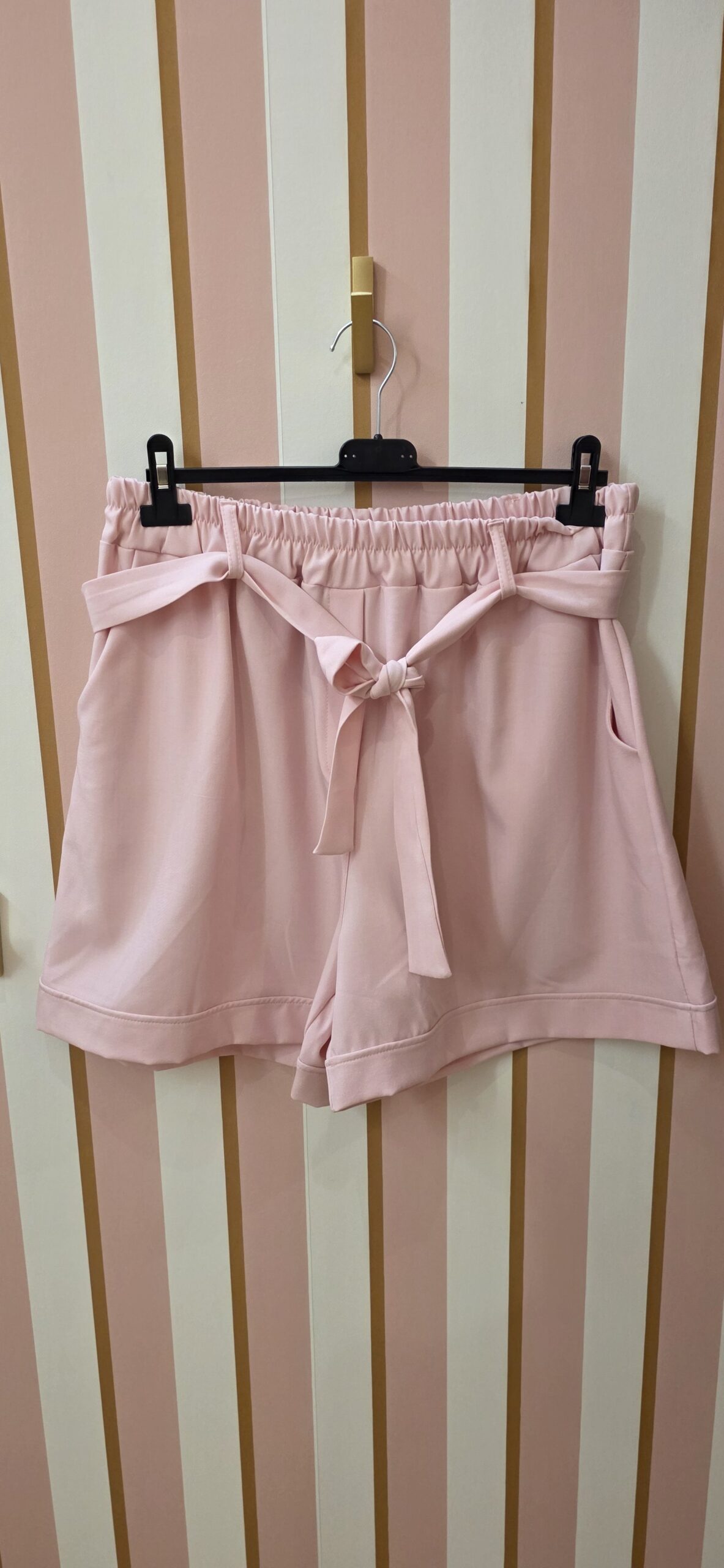 Short grande taille rose  avec poches