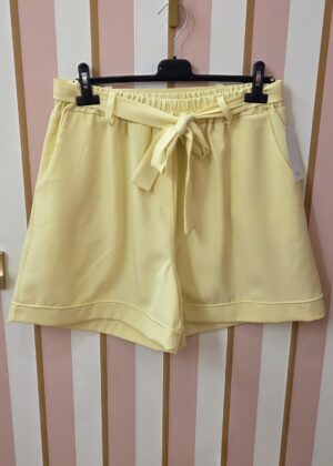 Short grande taille jaune avec poches