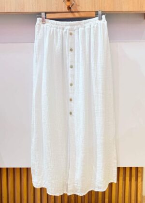 Jupe en gaze de coton blanc avec les boutons devant
