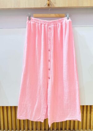 Jupe en gaze de coton rose avec les boutons devant