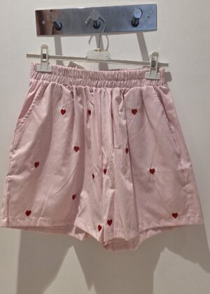 Short fin rose rayé coeur avec poches