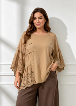 Tee-shirt camel grande taille manches dentelles et boutons