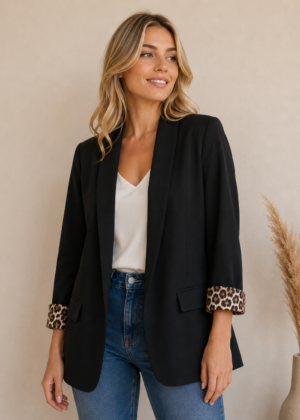Blazer noir et léopard aux manches
